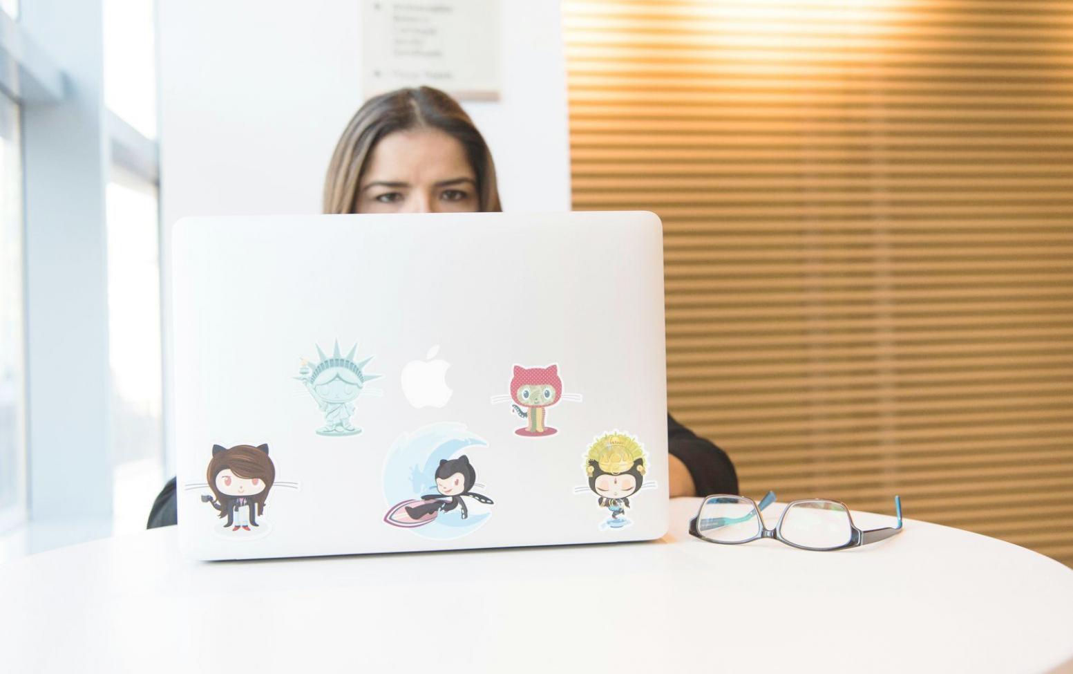 Diskusi interaktif tentang strategi analisis teknis