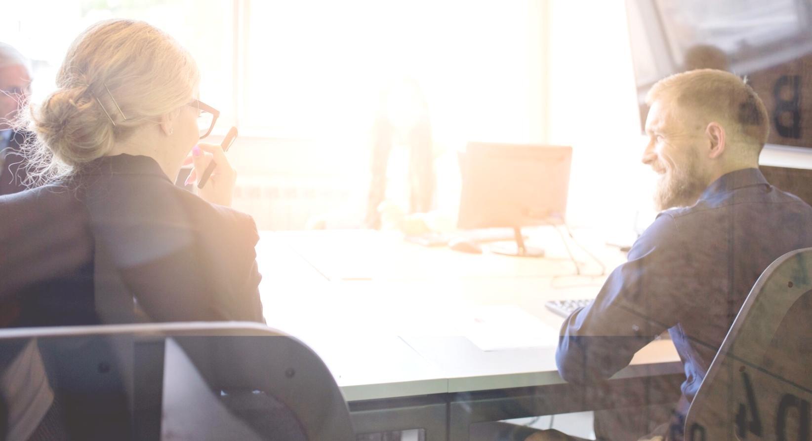 Simulasi trading dalam sesi pembelajaran